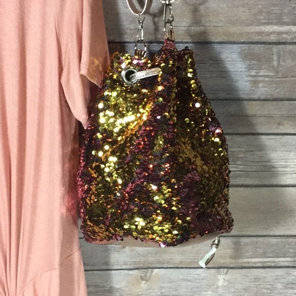 Pink Gold metallic mermaid sequin mini bucket bag - Picture 2 of 5